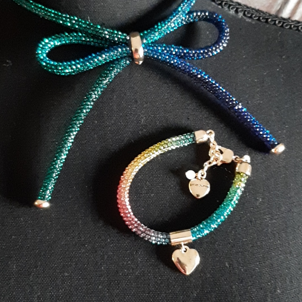 💙💜💗BETSEY JOHNSON BRACELET💙💜 💗